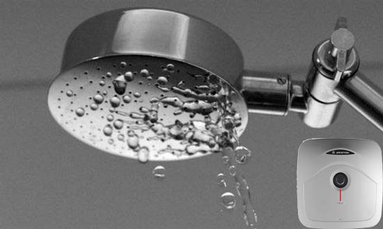 Vệ sinh bình nóng lạnh Ariston khi thấy dấu hiệu dòng nước yếu dần