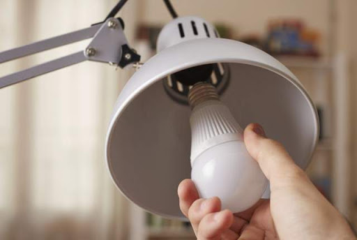 Lắp bóng đèn mới