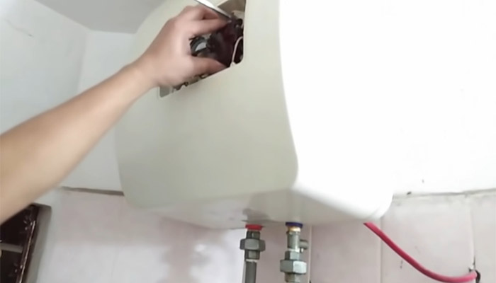 Sục rửa bình nóng lạnh 