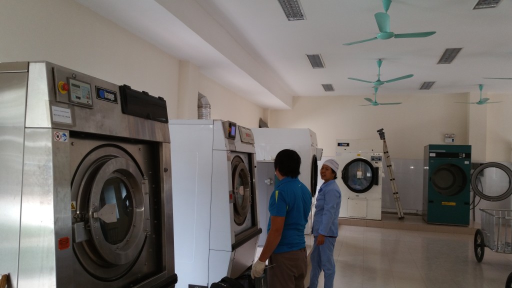 Vệ sinh máy giặt công nghiệp